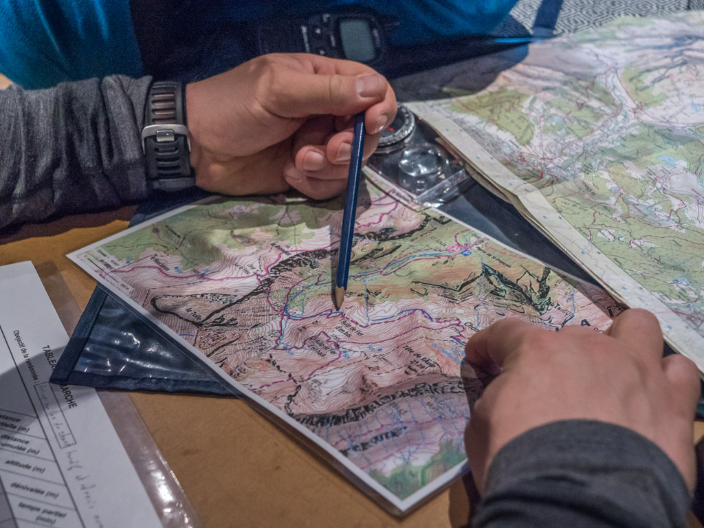 Lire une carte, savoir utiliser une bossole, le minimum pour s'orienter sans GPS